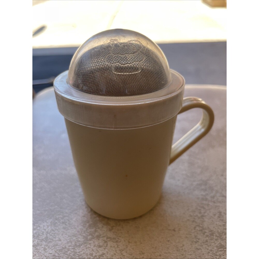 Pampered Chef Powdered Sugar or Flour Shaker